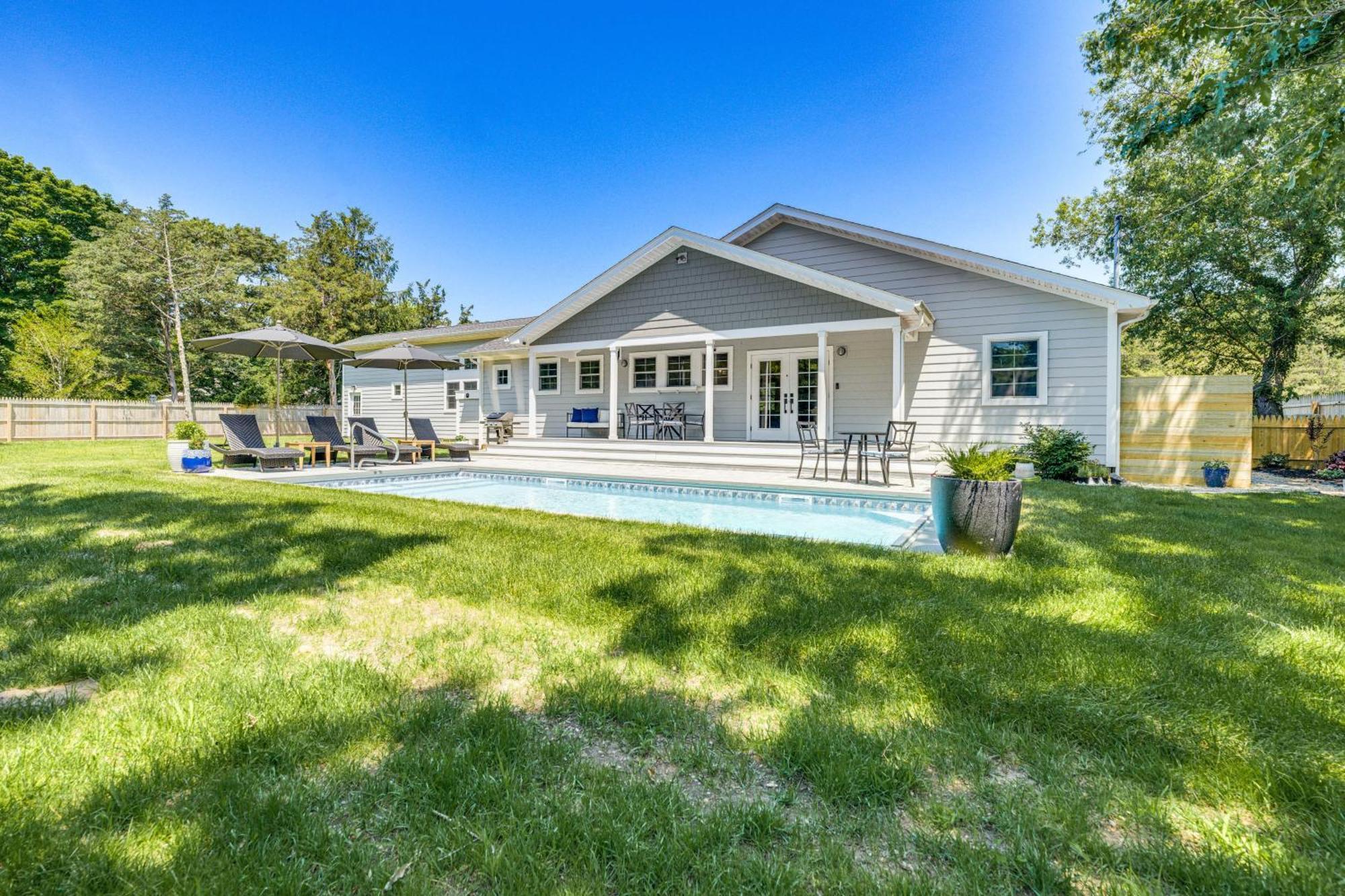 Distinctive Hamptons Home With Pool Near Bay, Ocean Хемптон-Бейс Экстерьер фото