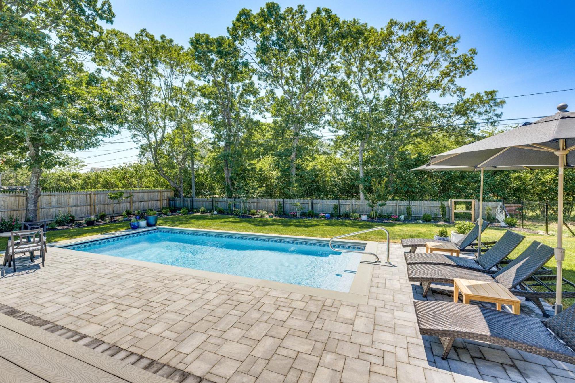 Distinctive Hamptons Home With Pool Near Bay, Ocean Хемптон-Бейс Экстерьер фото