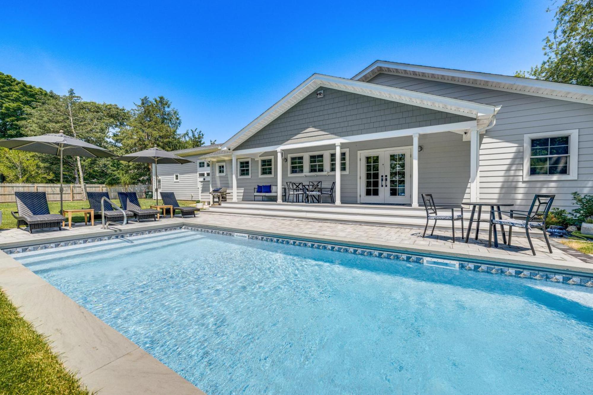 Distinctive Hamptons Home With Pool Near Bay, Ocean Хемптон-Бейс Экстерьер фото